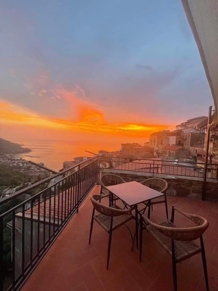 Bed and Breakfast La Mansarda Castellabate Esterno foto