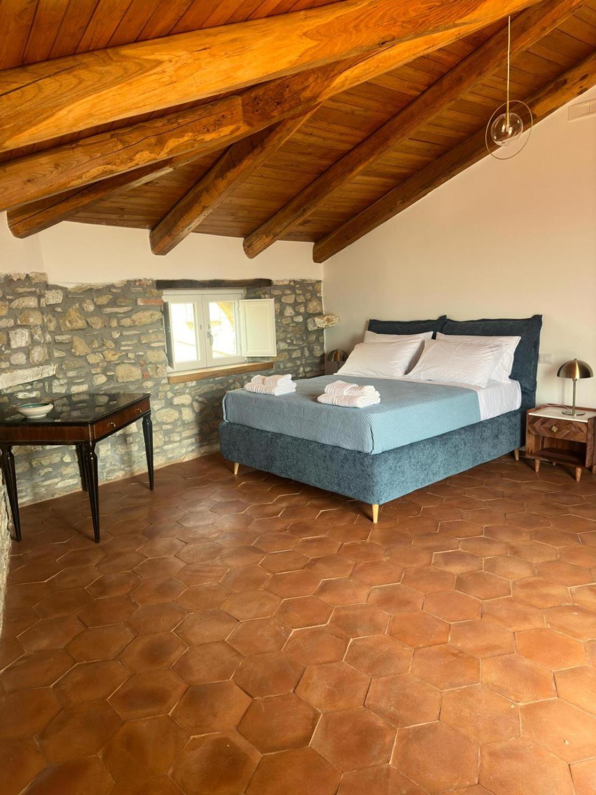Bed and Breakfast La Mansarda Castellabate Esterno foto